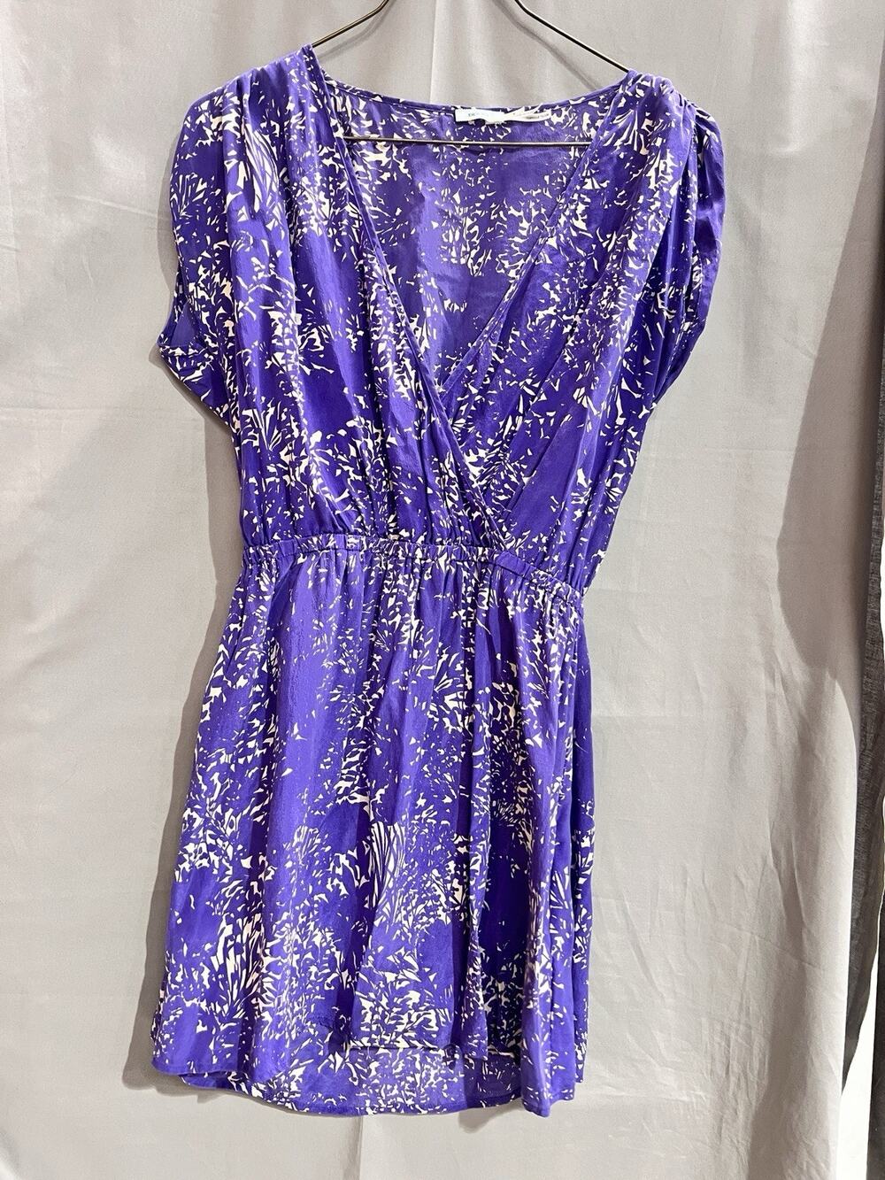 Kimchi Blue brand purple and white floral faux-wrap mini dress Size Small TG2097